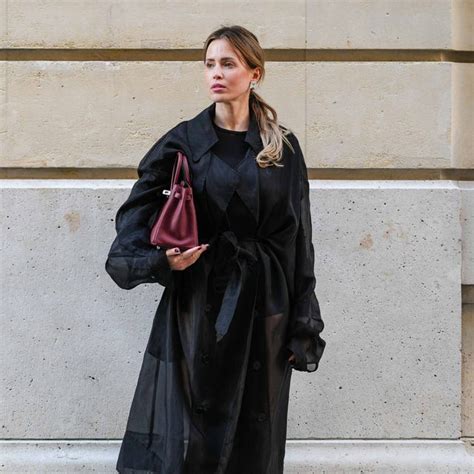 Virginie Conte wears a black transparent The Frankie hop trench。